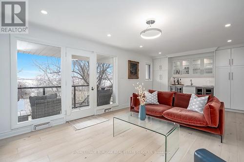 624 North Shore Boulevard E, Burlington, ON - Indoor Photo Showing Living Room