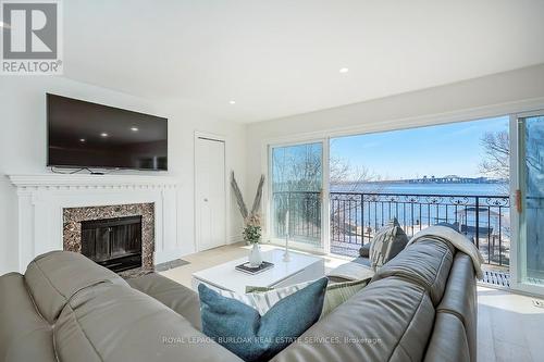 624 North Shore Boulevard E, Burlington, ON - Indoor Photo Showing Living Room With Fireplace