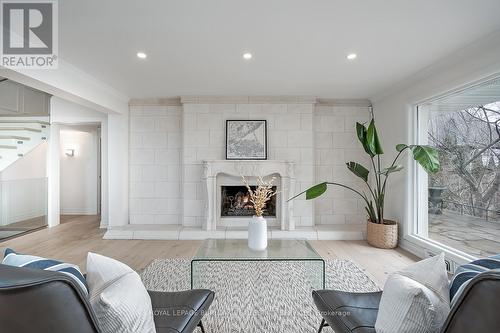 624 North Shore Boulevard E, Burlington, ON - Indoor Photo Showing Living Room With Fireplace