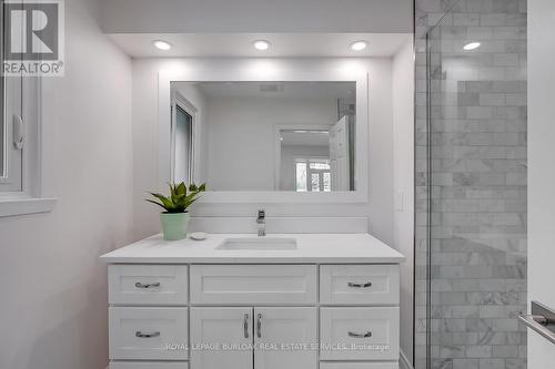 624 North Shore Boulevard E, Burlington, ON - Indoor Photo Showing Bathroom