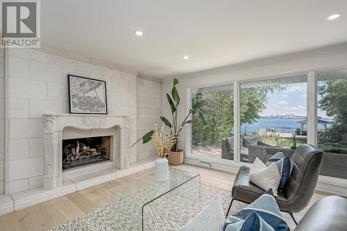 624 North Shore Boulevard E, Burlington, ON - Indoor Photo Showing Living Room With Fireplace