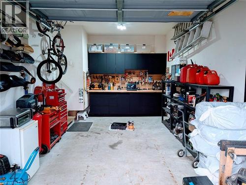 440 Langlaw Drive, Cambridge, ON - Indoor Photo Showing Garage
