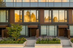 104 (TH4)-448 Burnhamthorpe Road WMississauga, ON L5B 0R4