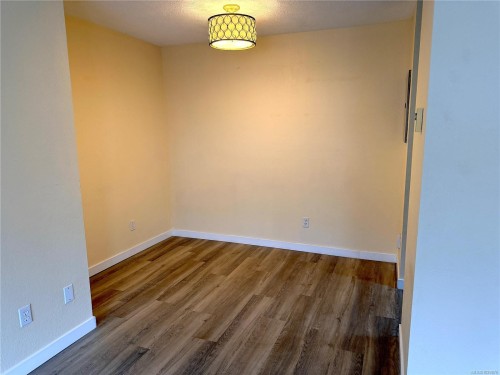 103-2425 Lewis St, Duncan, BC - Indoor Photo Showing Other Room