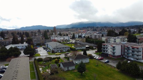 103-2425 Lewis St, Duncan, BC - Outdoor With View