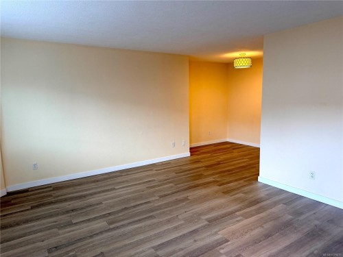 103-2425 Lewis St, Duncan, BC - Indoor Photo Showing Other Room