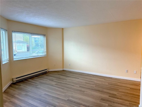 103-2425 Lewis St, Duncan, BC - Indoor Photo Showing Other Room