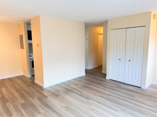 103-2425 Lewis St, Duncan, BC - Indoor