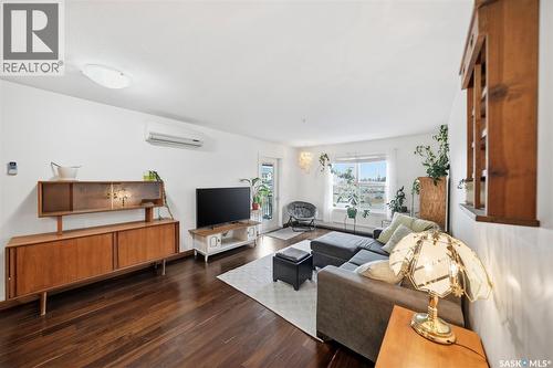 211 130 Phelps Way, Saskatoon, SK - Indoor Photo Showing Living Room
