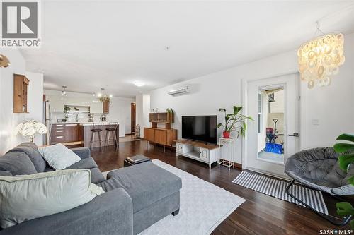 211 130 Phelps Way, Saskatoon, SK - Indoor Photo Showing Living Room