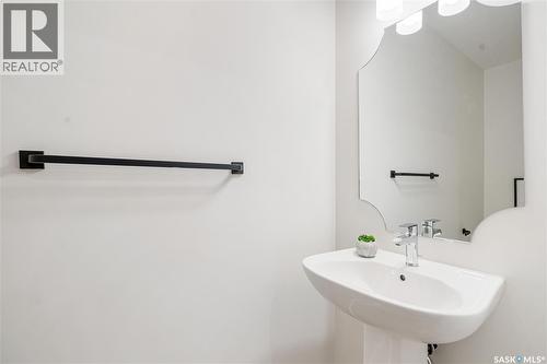 310 Katz Avenue, Saskatoon, SK - Indoor Photo Showing Bathroom