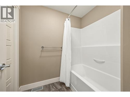 1768 Split Rail Place, Kelowna, BC - Indoor Photo Showing Bathroom