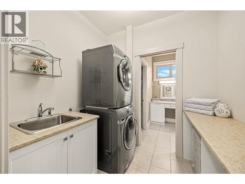 1768 Split Rail Place, Kelowna, BC - Indoor Photo Showing Laundry Room