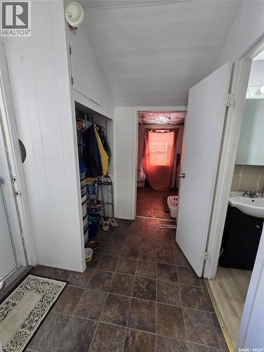 298 7Th Avenue, Broadview, SK - Indoor