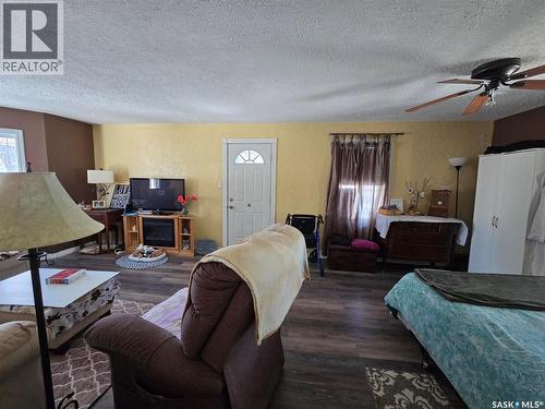 298 7Th Avenue, Broadview, SK - Indoor