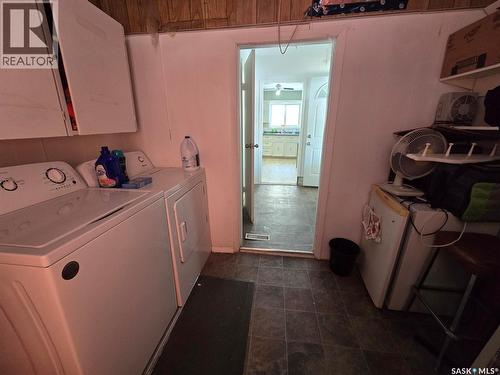 298 7Th Avenue, Broadview, SK - Indoor Photo Showing Laundry Room
