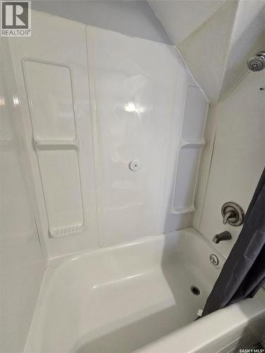 298 7Th Avenue, Broadview, SK - Indoor Photo Showing Bathroom