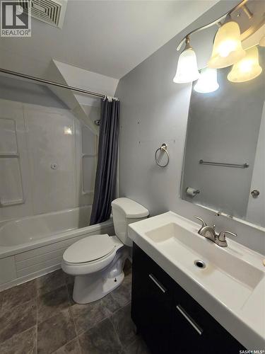298 7Th Avenue, Broadview, SK - Indoor Photo Showing Bathroom