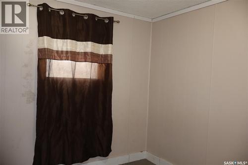 11 4Th Street, Willow Bunch, SK - Indoor