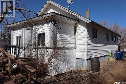 11 4Th Street, Willow Bunch, SK - Outdoor