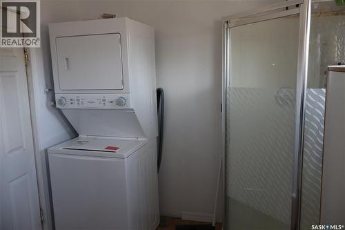 11 4Th Street, Willow Bunch, SK - Indoor Photo Showing Laundry Room