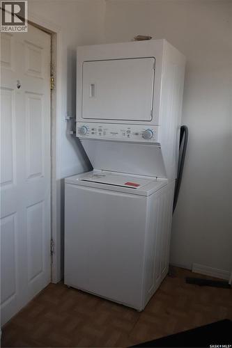 11 4Th Street, Willow Bunch, SK - Indoor Photo Showing Laundry Room