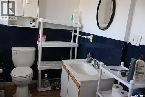 11 4Th Street, Willow Bunch, SK - Indoor Photo Showing Bathroom