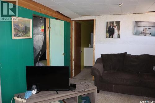 11 4Th Street, Willow Bunch, SK - Indoor Photo Showing Living Room