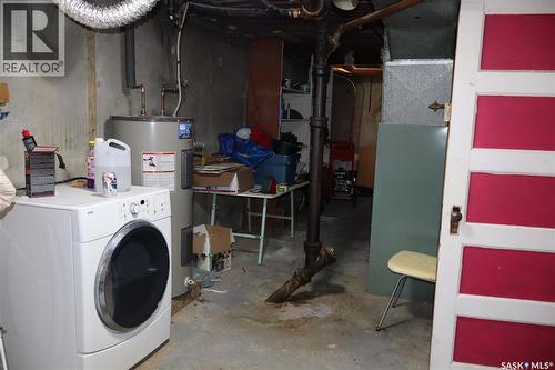 11 4Th Street, Willow Bunch, SK - Indoor Photo Showing Laundry Room