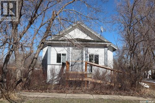 11 4Th Street, Willow Bunch, SK - Outdoor