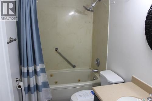120 Main Street, Midale, SK - Indoor Photo Showing Bathroom
