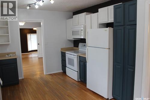 120 Main Street, Midale, SK - Indoor Photo Showing Kitchen