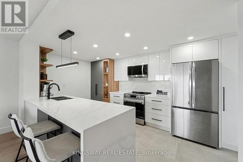 712 - 7420 BATHURST STREET  Vaughan, ON L4J 6X4