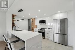 712 - 7420 BATHURST STREET Vaughan, ON L4J 6X4