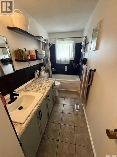 104 Railway Avenue E, Shellbrook, SK - Indoor Photo Showing Bathroom