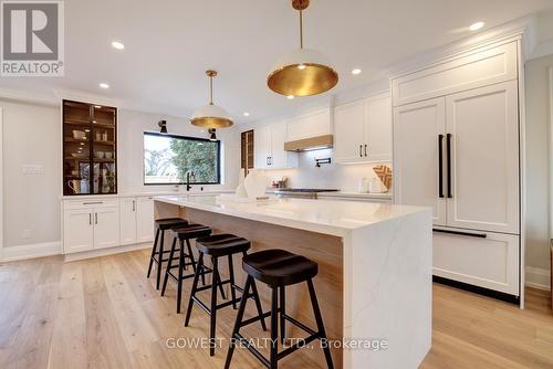 981 Valdese Drive, Mississauga, ON - Indoor Photo Showing Kitchen With Upgraded Kitchen