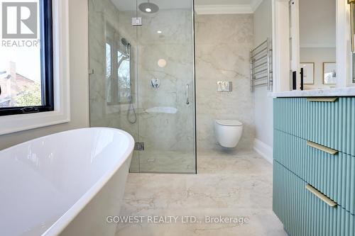 981 Valdese Drive, Mississauga, ON - Indoor Photo Showing Bathroom