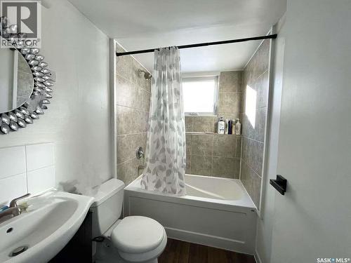 7227 6Th Avenue, Regina, SK - Indoor Photo Showing Bathroom