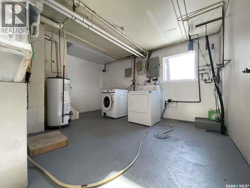 7227 6Th Avenue, Regina, SK - Indoor Photo Showing Garage