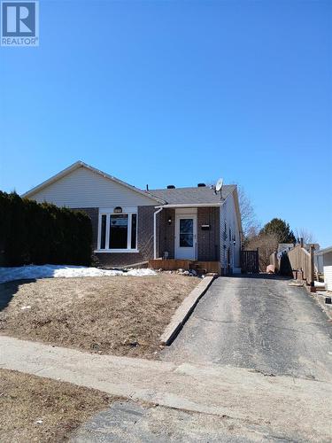 125 Laurier RD  Elliot Lake, ON P5A 2V1