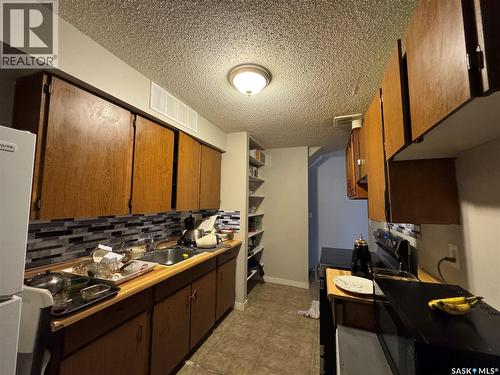 4158 Castle Road, Regina, SK - Indoor Photo Showing Kitchen