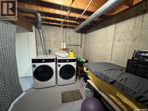 4158 Castle Road, Regina, SK - Indoor Photo Showing Laundry Room
