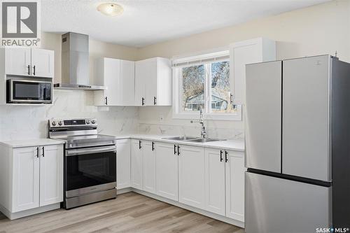 505 L Avenue N, Saskatoon, SK - Indoor Photo Showing Kitchen With Double Sink