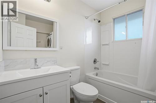 505 L Avenue N, Saskatoon, SK - Indoor Photo Showing Bathroom