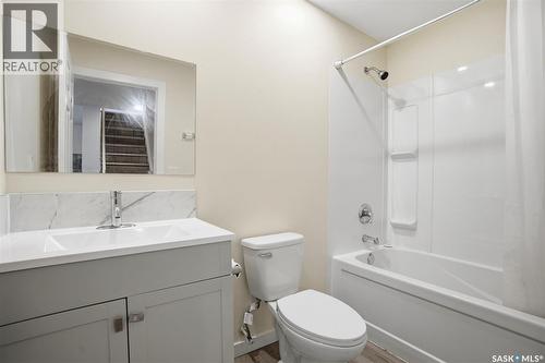 505 L Avenue N, Saskatoon, SK - Indoor Photo Showing Bathroom
