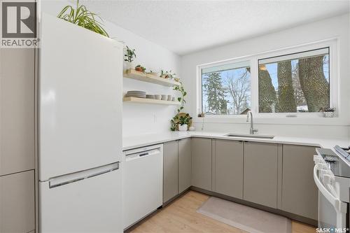 2 Ling Street, Saskatoon, SK - Indoor Photo Showing Kitchen