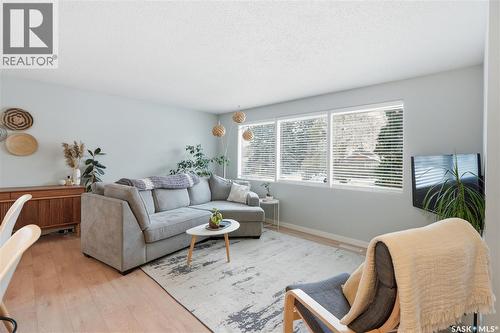2 Ling Street, Saskatoon, SK - Indoor Photo Showing Living Room