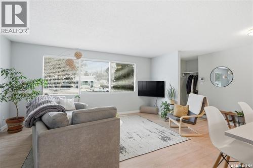 2 Ling Street, Saskatoon, SK - Indoor Photo Showing Living Room