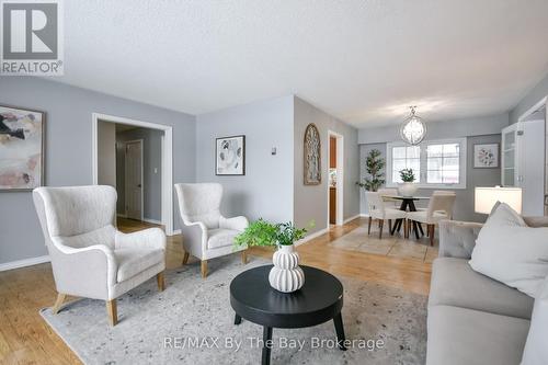 111 Balm Beach Road E, Tiny, ON - Indoor Photo Showing Living Room