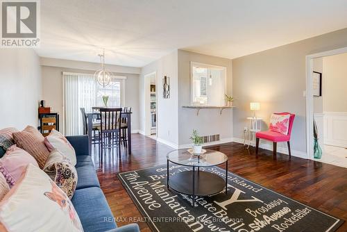 1311 Aldridge Crescent, Burlington, ON - Indoor Photo Showing Living Room